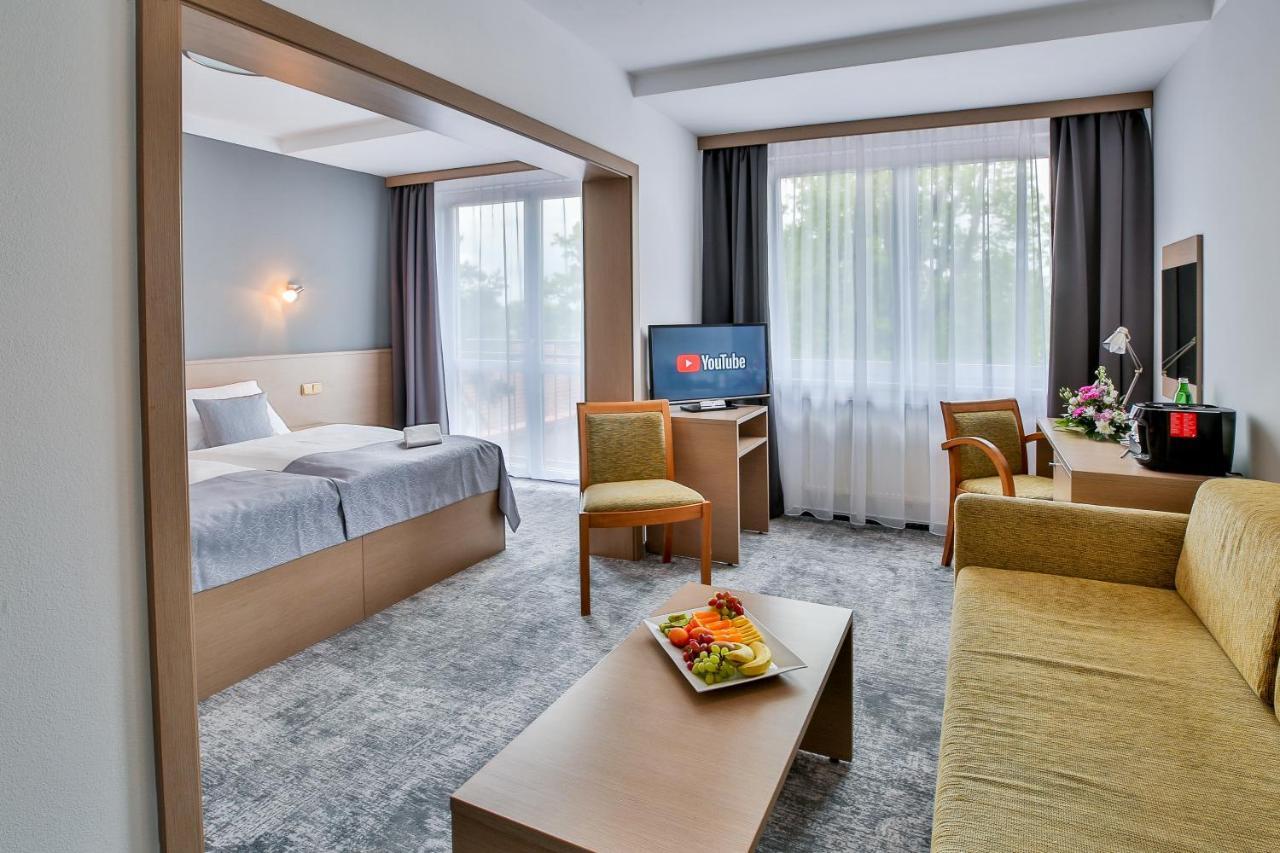 Lh Parkhotel Hluboka Nad Vltavou Congress & Wellness Екстер'єр фото