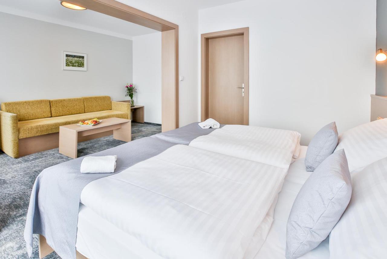 Lh Parkhotel Hluboka Nad Vltavou Congress & Wellness Екстер'єр фото