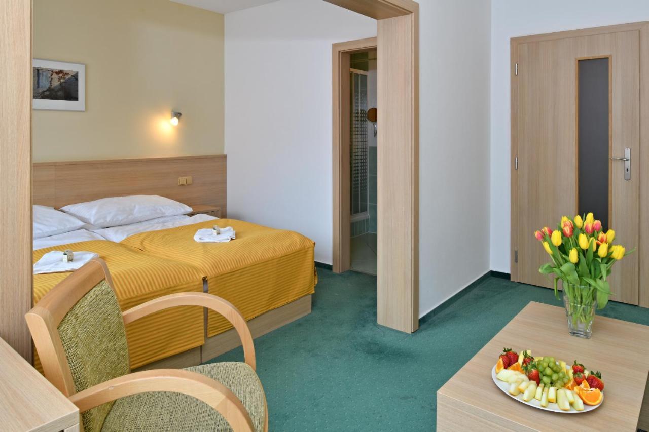 Lh Parkhotel Hluboka Nad Vltavou Congress & Wellness Екстер'єр фото