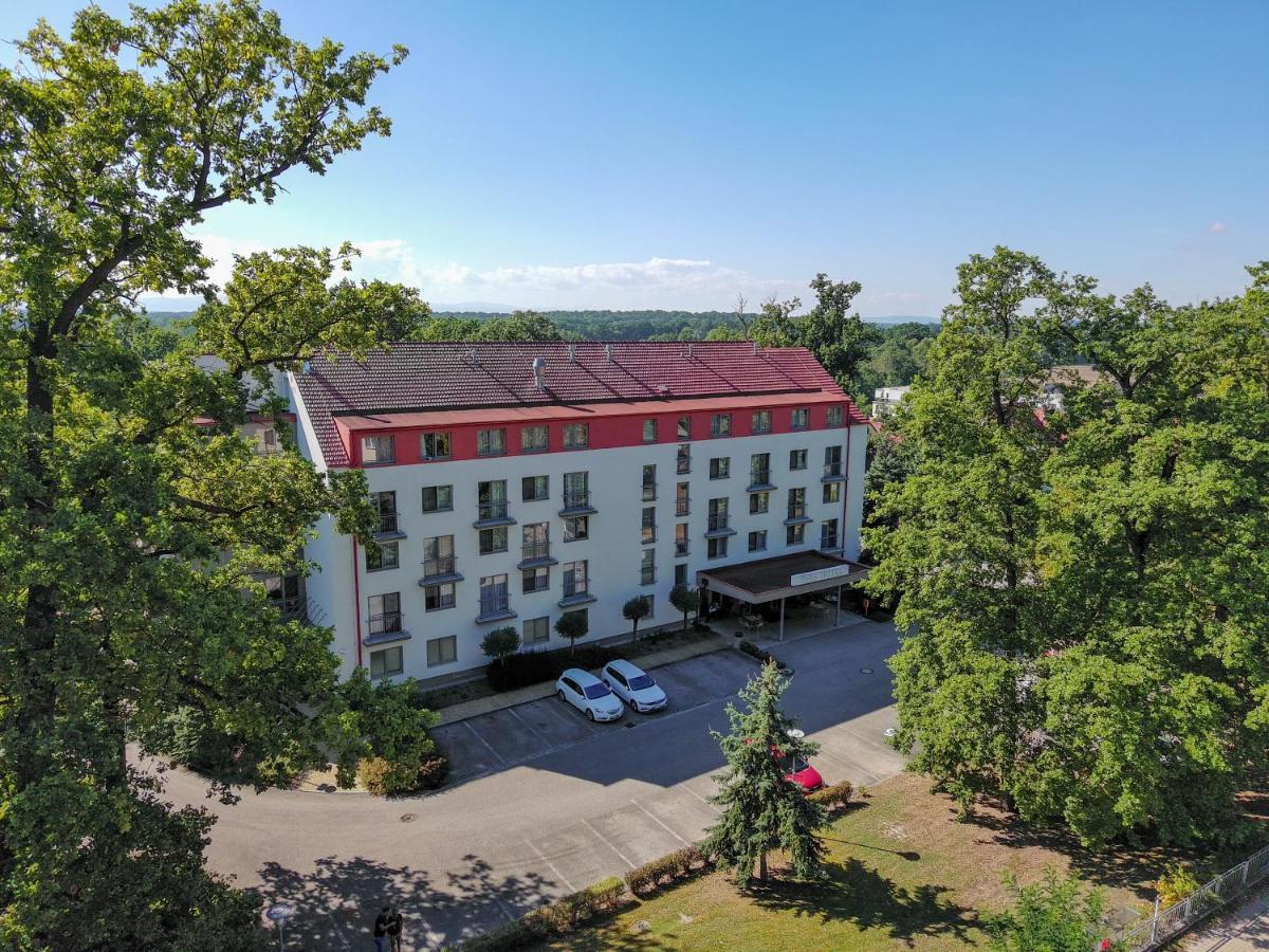 Lh Parkhotel Hluboka Nad Vltavou Congress & Wellness Екстер'єр фото