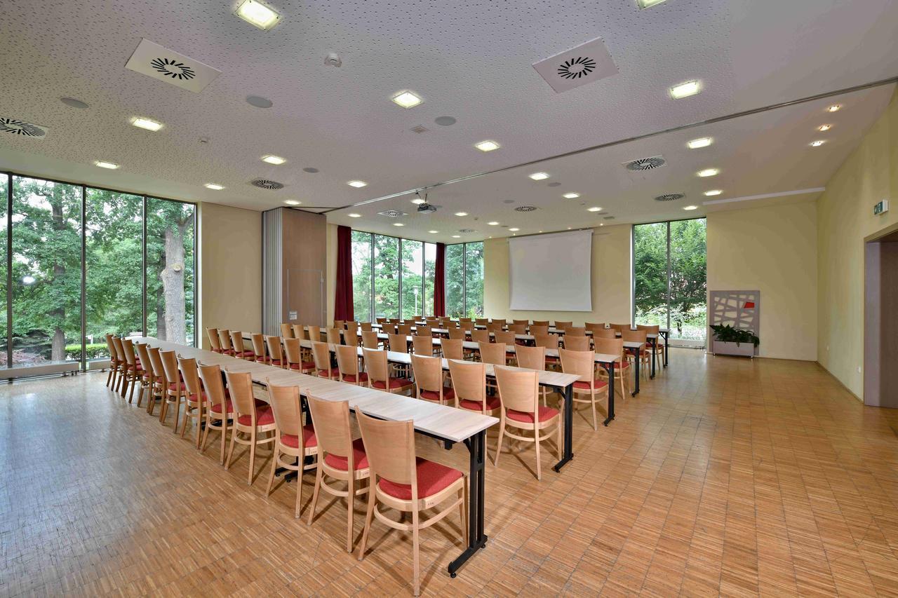 Lh Parkhotel Hluboka Nad Vltavou Congress & Wellness Екстер'єр фото