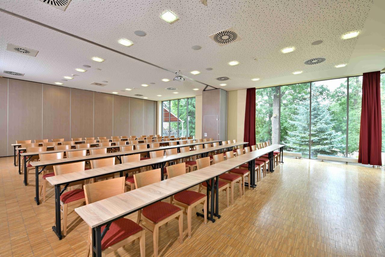 Lh Parkhotel Hluboka Nad Vltavou Congress & Wellness Екстер'єр фото